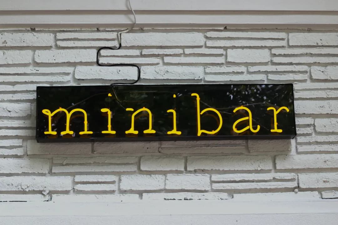 Czy minibar w hotelu jest płatny? Co musisz wiedzieć przed przyjazdem