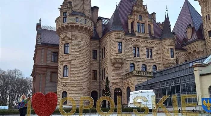 Zamek Disneya w Polsce: Odkryj piękno Mosznej i jego tajemnice