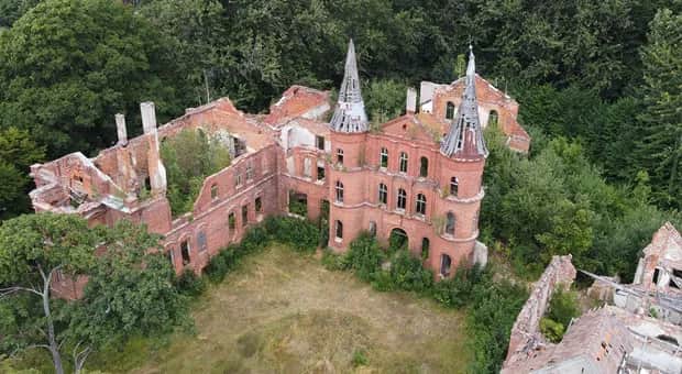 Pałac w Juchowie: odkryj jego tajemnice i niezwykłą historię